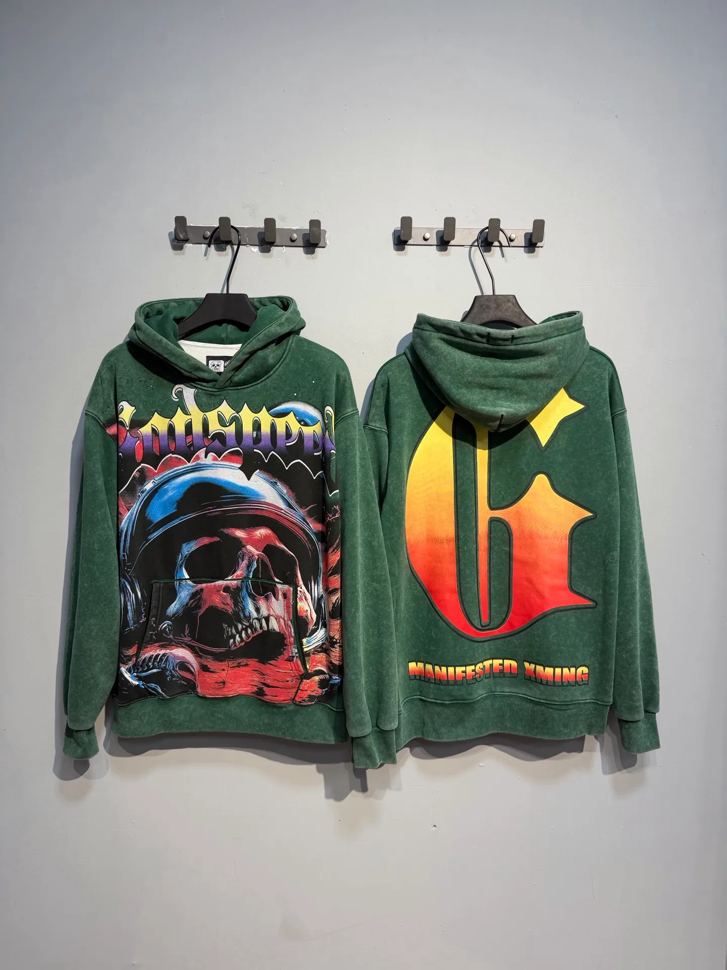 G 6605# Washed and distressed Black/Washed postal green I In Stock real shot Godspeed cross-border American rock street washed Retro style hooded pocket sweatshirt (high-definition printing) Fabric (fabric): High-density cotton washed sweatshirt plus velvet and thickened Weight Sizes (size): S-M-L-XL Color (colour): Washed and distressed Black/Washed postal green